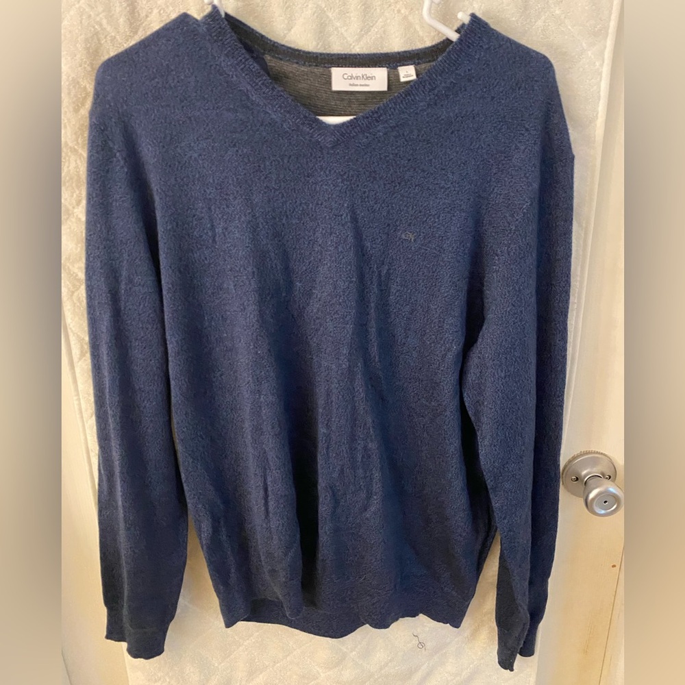 Mens Large V neck sweater Calvin clein